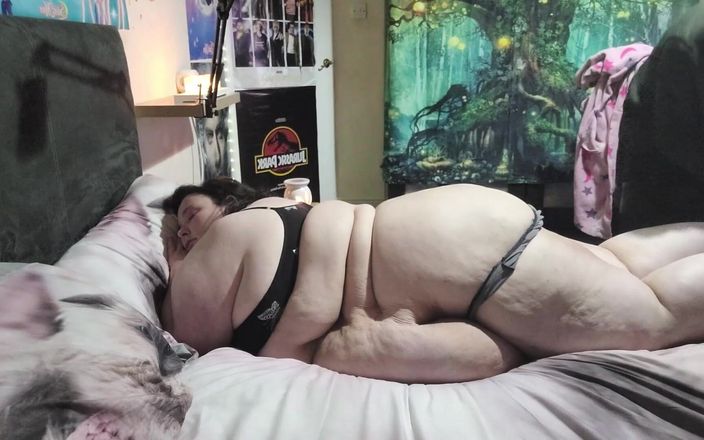 SSBBWLadyBrads: Diosa gorda masajeada desde el lado