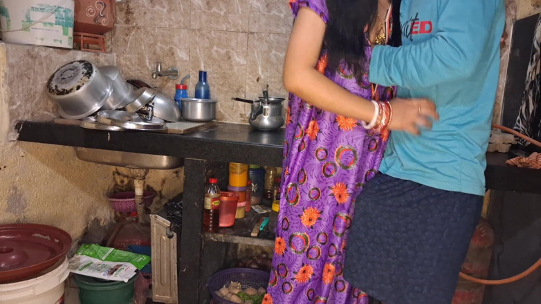 Shima kumari44: Indisches Desi-Dorf bhabhi und Devar hartes ficken in der Küche...