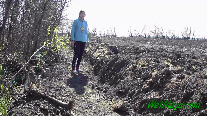Wet Maya: Peeing in nature