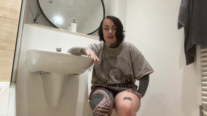 Miss Valentina: Eu preciso de um mijo