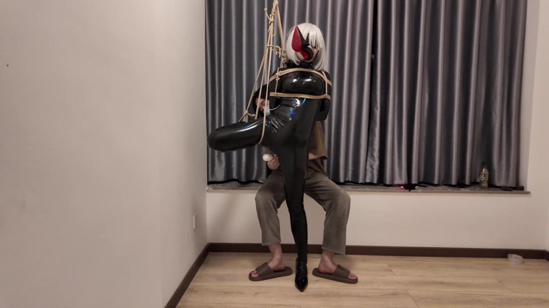 Aisan girl bondage: Hs20- la ragazza con la giacca di pelle è stata legata...