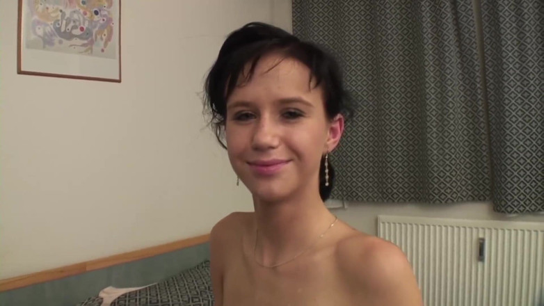 German amateur - 100% German hardcore videos: Urocza milf brunetka zostaje upokorona