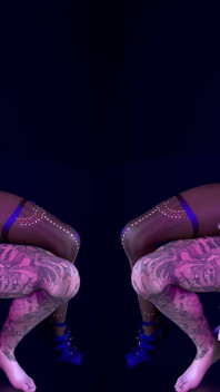 În Club De Noapte, Mulata Fierbinte Este Futută De Un Penis Alb Mare