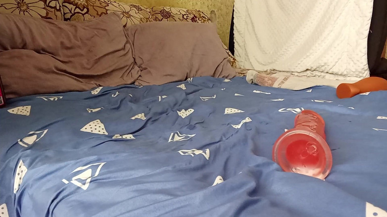 Lizaveta: Milf jugosa estira su agujero anal