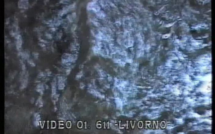 90's Italian Amateur: 90 के दशक की गृहिणी के साथ शौकिया पोर्न कभी प्रकाशित नहीं किया #4