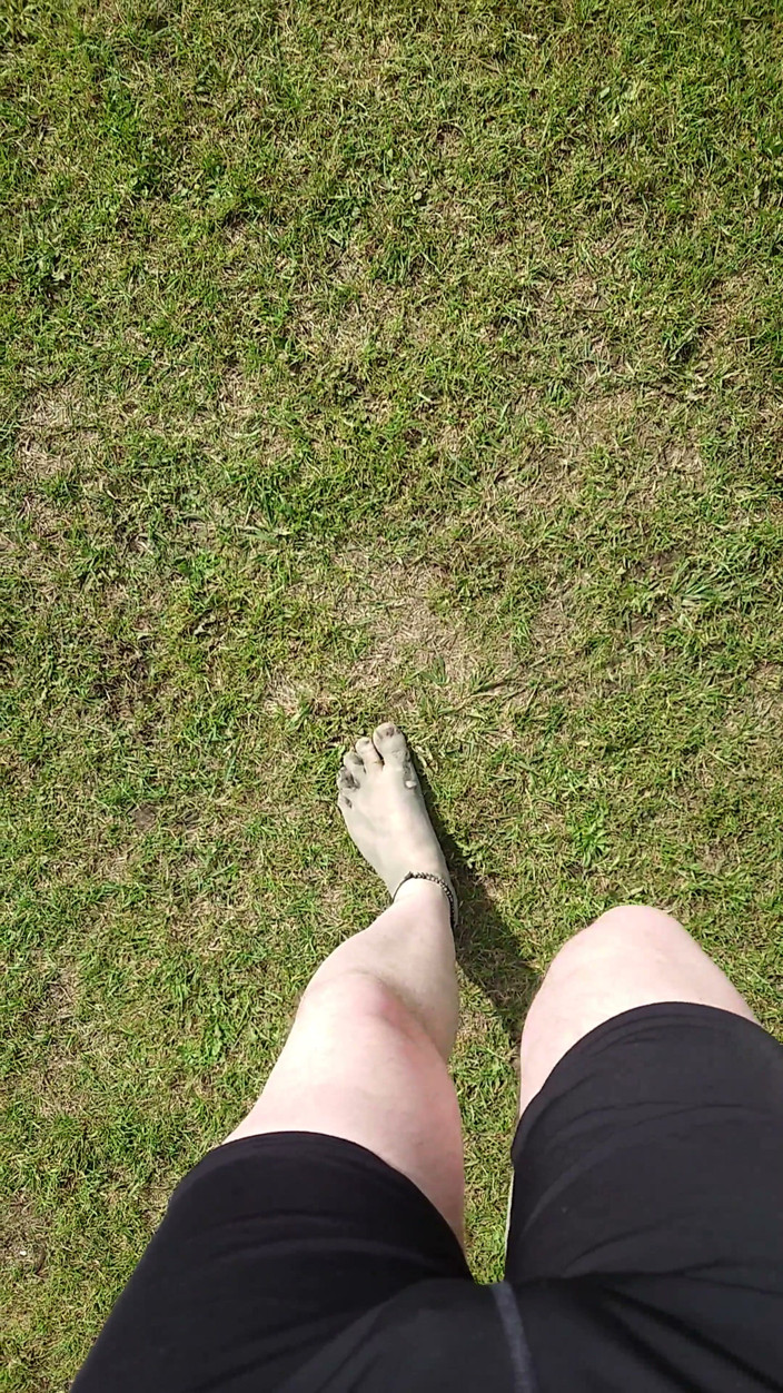 Footfetish: Procházka po pláži se špinavýma nohama