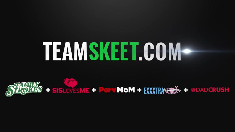 Team Skeet: Teeny slut Mandy Sky bangs her teacher right in the...
