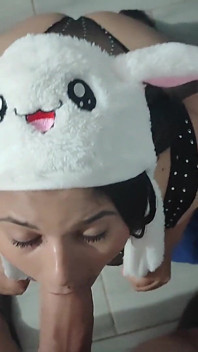 Cosplay remaja menghisap batang besar