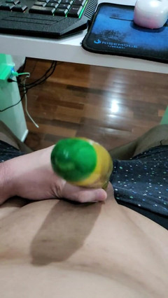 Lkdick8: 用避孕套撸管