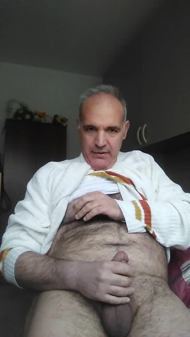 Continues the Lesson to Luca on How to Masturbate His Own Cock (Instructions to masturbate with pleasure)