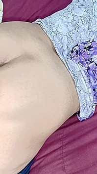 Une Indienne sexy se fait baiser la chatte sans capote