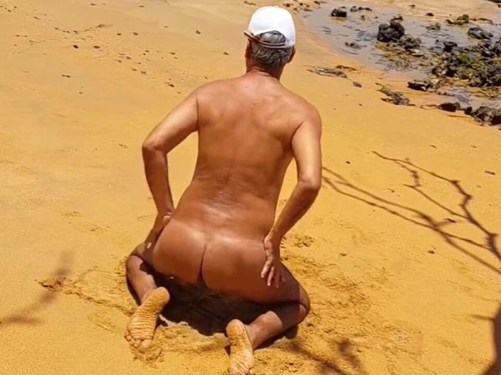 Ladysilvas: Ladysilva Nahá na pláži přijďte šukat můj chamtivý zadek