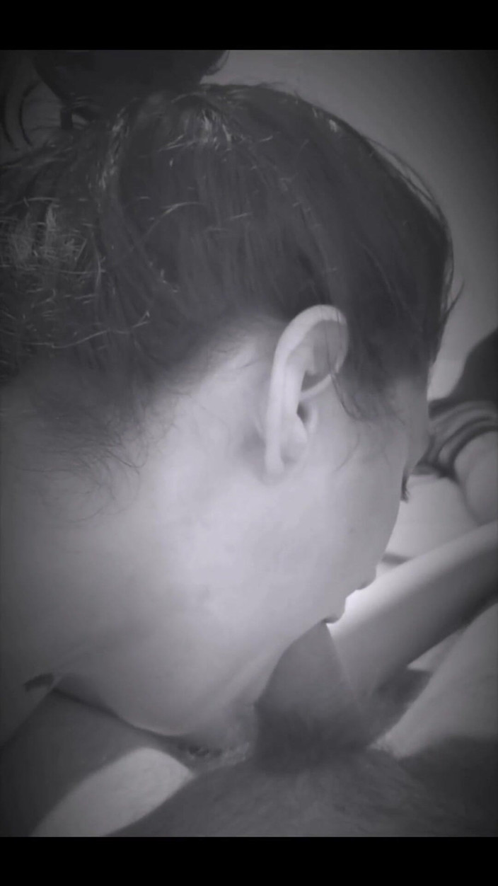 Hard & Rock cc: 어쩌면 슬로우 모션은 내 더러운 혀를 보는 데 도움이 될 것입니다.