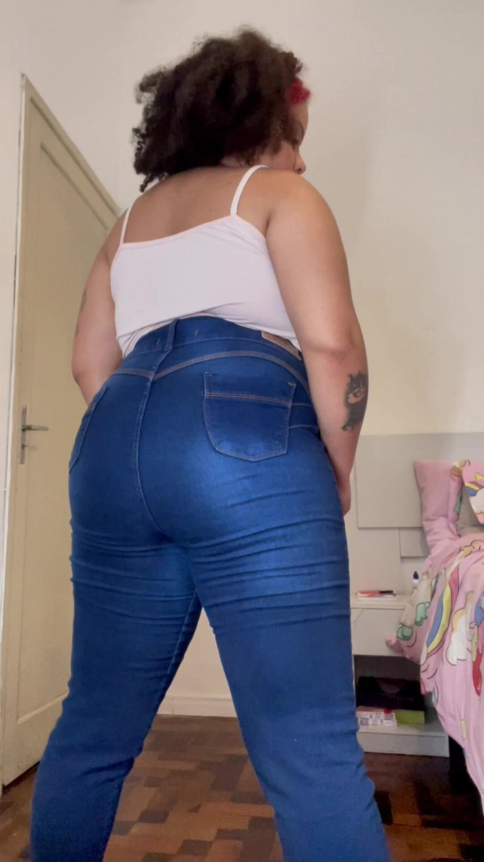 Cutiepiie Chubby: BBW Big Ass Pierdzenie i Burping w dżinsach i leginsach