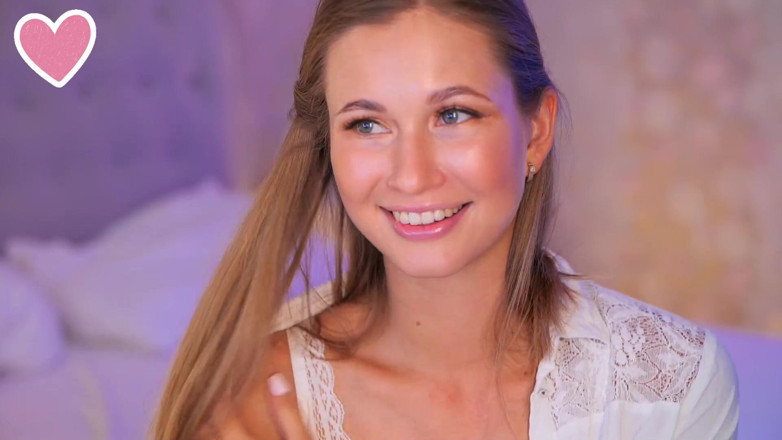 Stella Cardo: A Sexy Beauty Showed off Her Asshole and Then Took...