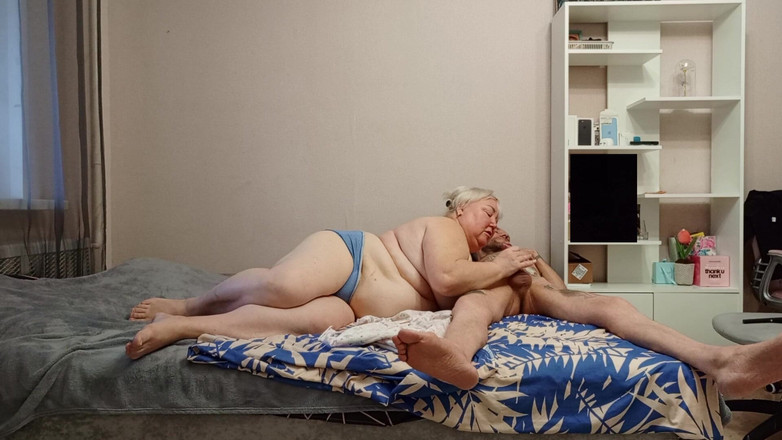 Zona901: Mama vitregă mi-a oferit o muie profundă și m-a ajutat să...