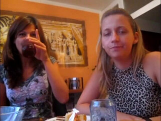 Solo Austria: Melady e cindy mangiano