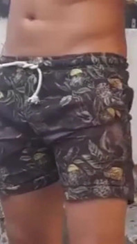 Ein pummeliger Fan lud mich ein, Holz zu schneiden, der Holz nahm, war sie in ihrer Vagina