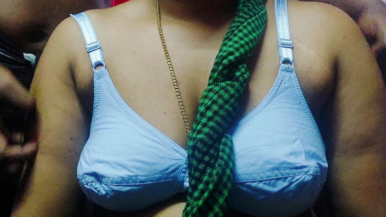 Desi Mohini: 莫希尼村哥在卧室里硬性爱。