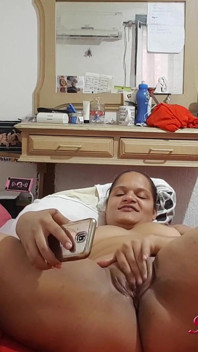 Paty Butt Masturbându-se Și Ejaculând La Apel Video