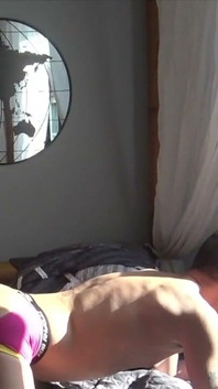 Scopa il ragazzo della sua ragazza