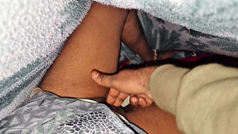 DesiBurChudai: Cọ xát âm hộ của cô vợ gợi cảm người Ấn Độ sexy...