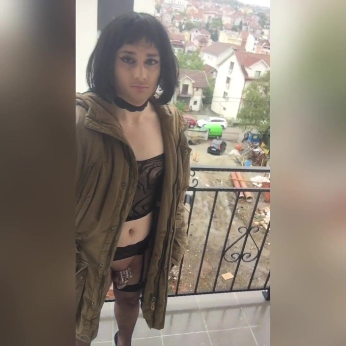 Sissyvalerie69: 이웃에게 거의 잡혔어