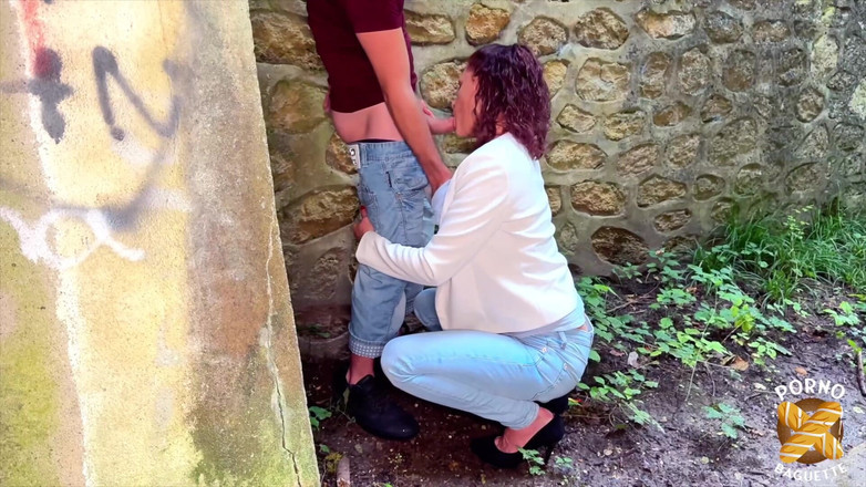 Porno Baguette: Monyca, atom-MILF, wird wirklich hart geknallt