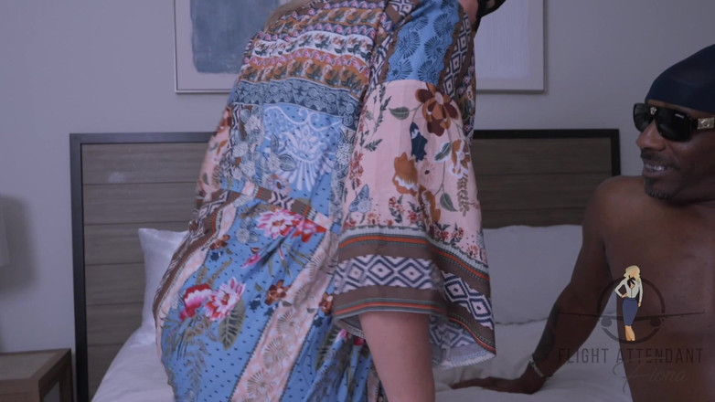 Flight Attendant Fiona: Orlando Layover penumpang besar