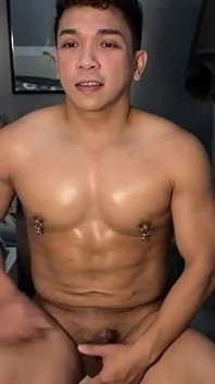 Horny Pinoy Twink Getting Hot on Cam