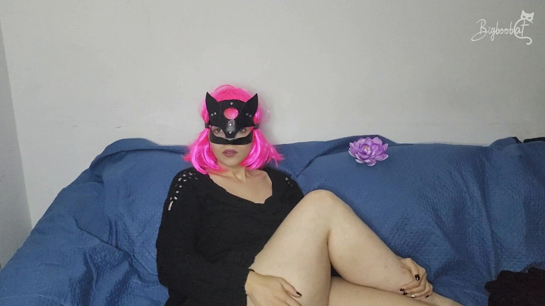 BigBoobCat: 在我顽皮的阴户面具下生气摩擦自己