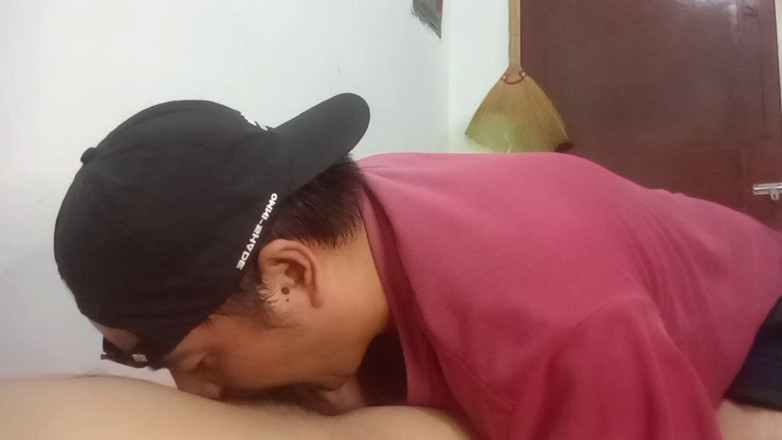 Talahib23: Este atât de delicios să adânc în gât o pulă amestecată...