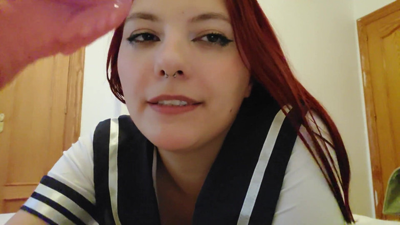 Softbrattypuppy: 그녀의 좋아하는 딜도를 사용하여 섹시한 피어싱 읽기 헤드