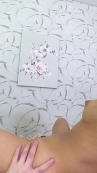 Cô ấy chỉ yêu ở mông
