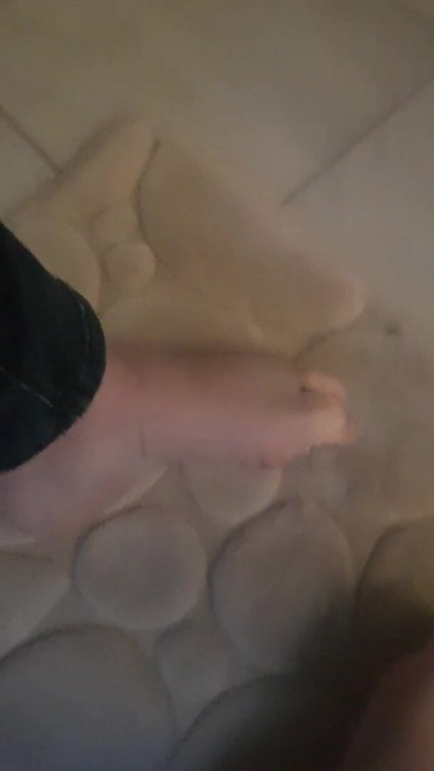 Faith's Feet Fetish: Фетиш ніг Віри - знімаю мої шкарпетки після довгого дня