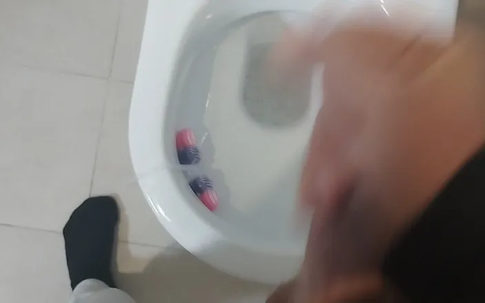 Bayer911: Toilet Solo Masturbation