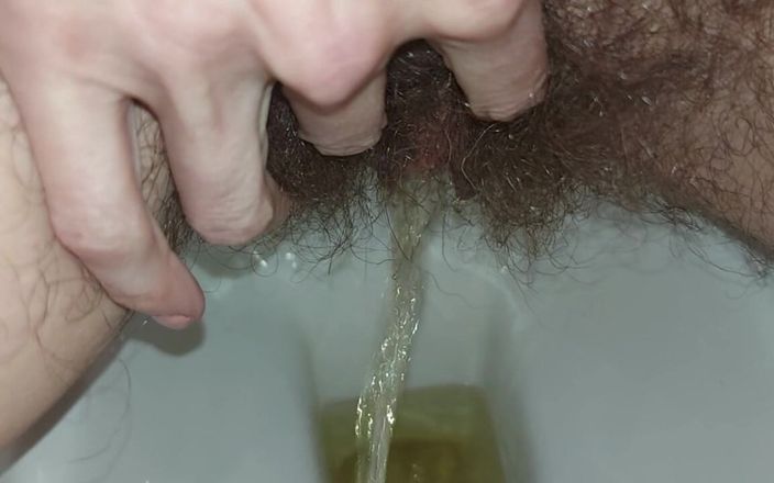 GinnaGg: 나는 오줌을 많이 들이대다