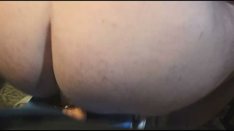 FacelessBeardedBooBoo: Fat Dude Fucks His Ass with Dildo