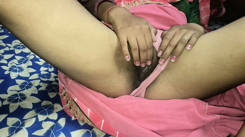 Robbie Dia: Nisha สาวอินเดียกําลังใช้นิ้วกับหีเธอขณะที่ยังสวมชุดชั้นในอยู่