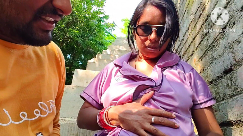 Premi pooja: 陌生人，热辣人妻在户外玩得很开心