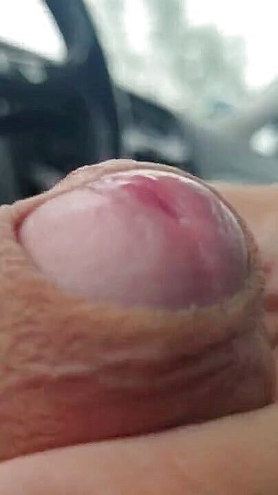 Dickflasher: Мастурбує на стоянці в коулжі