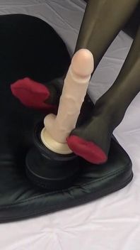 Jerking off with My Legs in Stockings