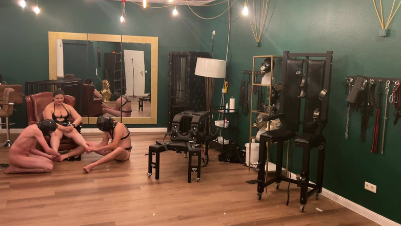 DOMINATRIX6: Sesi fetish hot bareng cewek dominan dan cowok penurut