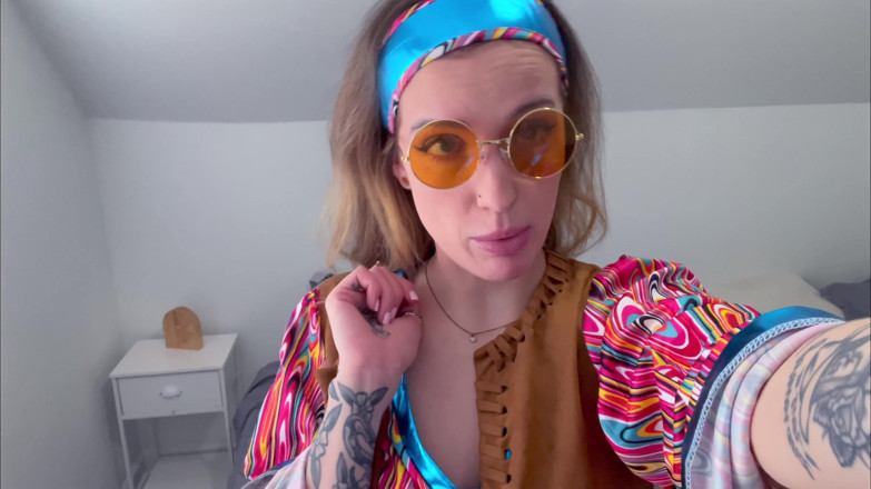 Kink in Time: Sutton's Groovy '60s Giantess Fantasy 4K POV Tiny Thrills Await!