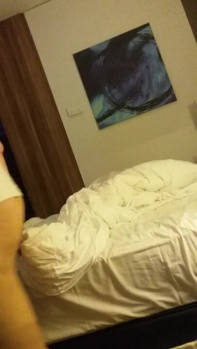 BBW nurse Vicki adventures with friends: Seksowna holenderska dziewczyna wieje nos nagim tyłkiem