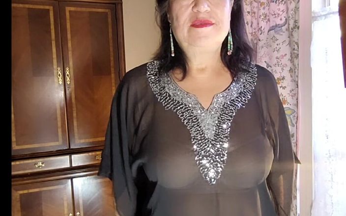 Zilah Luz: 70-річна, роздягаючись, дозріваючи, потім одягає мою дуже обтягуючу сукню