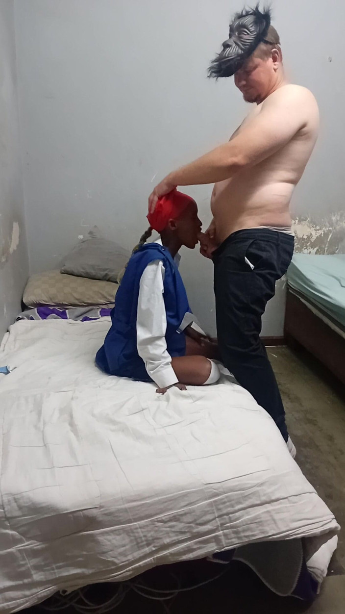 hothouse18xxx: Blowjob panas buatan sendiri oleh awek kolej 18 tahun