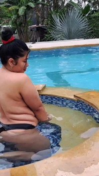 La Mia Matrigna Cavalca Il Mio Cazzo in Piscina