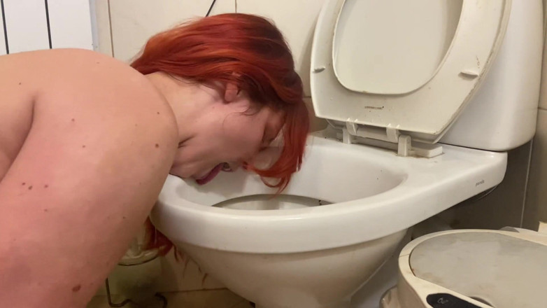 Elena917: Jilat dan ngentot kontol di toilet