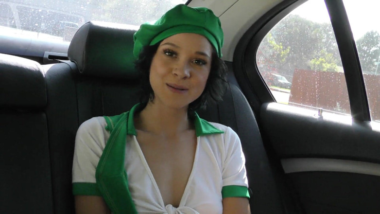 Perv Milfs n Teens: Cadey Mercury tóc nâu gợi cảm được banh âm hộ khít khao